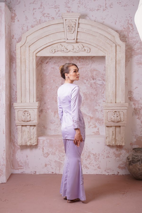 Satinora in Lilac - Image 4