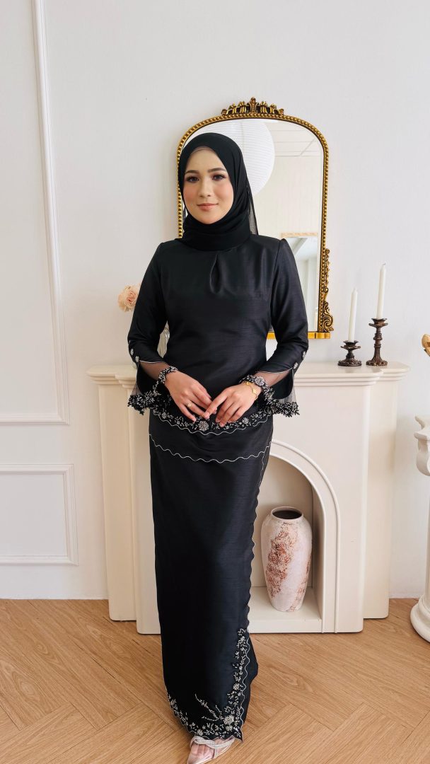Sheena Kurung in Black
