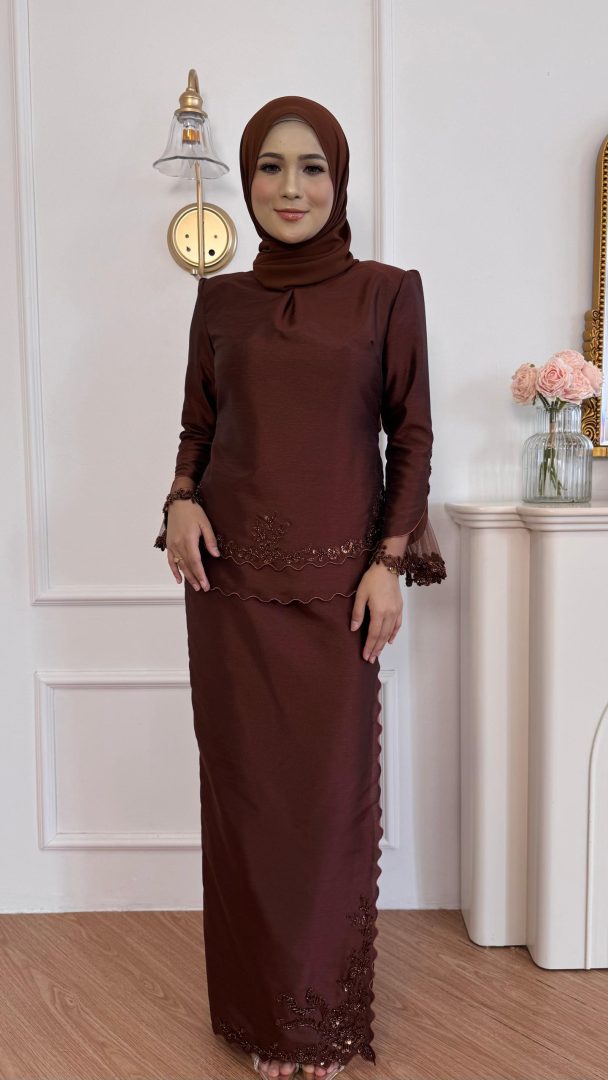 Sheena Kurung in Rich Brown